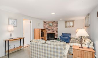7 Side Hill Ln, Danbury, CT 06810