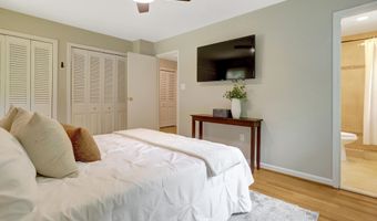 8302 NIGHTINGALE Ct, Annandale, VA 22003