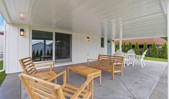 76 Warren Ave, Middletown, RI 02842