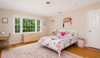 6 Valley Ct, Bethel, CT 06801