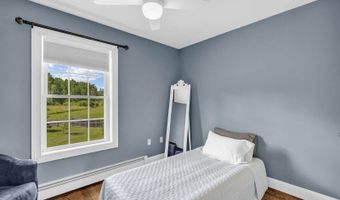 174 Rolling Meadow Dr, Bangor, ME 04401