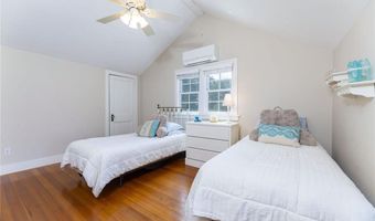 135 Longfellow Rd, Jamestown, RI 02835