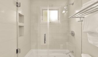 2400 41ST St NW 212, Washington, DC 20007