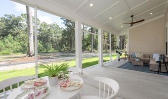 13 Woods Ln, Beaufort, SC 29907