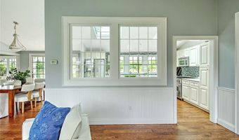 33 Meadowbrook Dr, Barrington, RI 02806