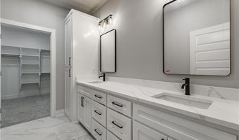 44 Cresswell Dr, Bella Vista, AR 72714
