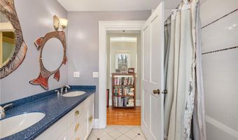 287 Gibbs Ave, Newport, RI 02840
