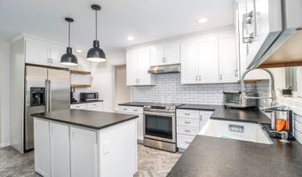 5 A Big Buck Ln, Brookfield, CT 06804