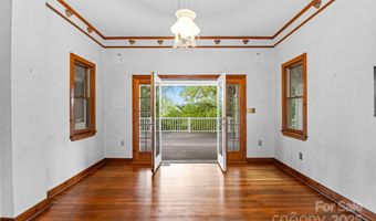 32 Delano Rd, Asheville, NC 28805