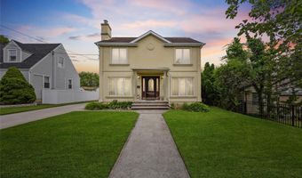 65 Netherwood Dr, Albertson, NY 11507