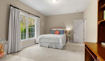 12 Amber Ln, Bedford, NH 03110