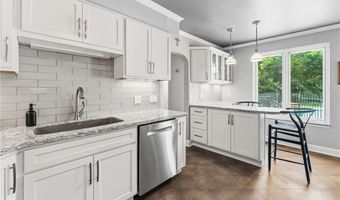 70 S Meadowcroft Dr, Akron, OH 44313