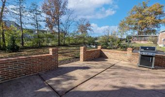 351 Meadowbrook Dr, Ballwin, MO 63011