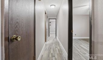 621 E Easy St, Caldwell, ID 83605