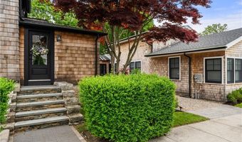 14 Robinson St, Narragansett, RI 02882