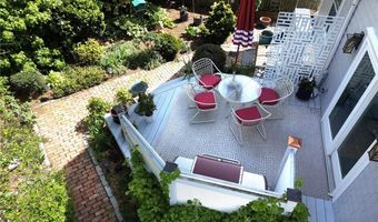 15 Cross St, Newport, RI 02840