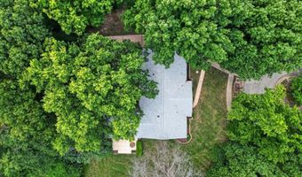 7 Springlake Ct, Ballwin, MO 63011
