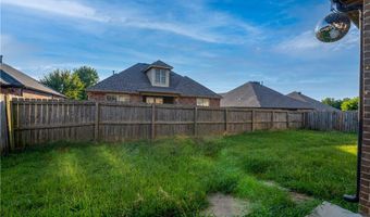 105 NE Larkspur Ln, Bentonville, AR 72712