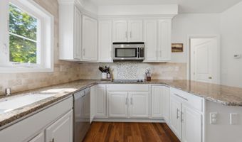16 Blueberry Hill Rd, Bridgewater, CT 06752