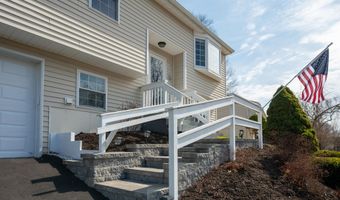 23 Fleetwood Dr, Danbury, CT 06810