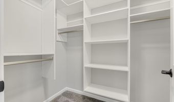 5165 Greyson Heights Dr, Auburn, IN 46706