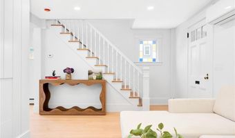 114 Rodman St, Narragansett, RI 02882