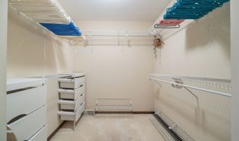 2218 N Williamsburg St, Arlington Heights, IL 60004