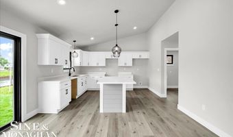 144 Channelsyde Dr, Algonac, MI 48001