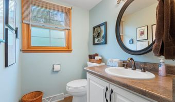 2433 CARLETON Ave, Appleton, WI 54915