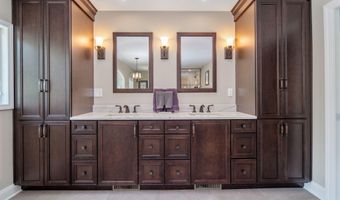 35 Shinnecock Hills Dr, Albany, NY 12205