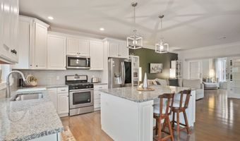 19 Putnam Ln 19, Danbury, CT 06810