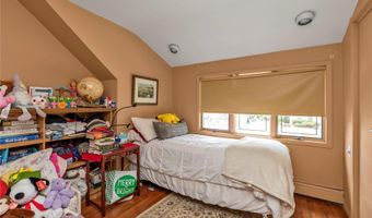 76 Parkview Dr, Albertson, NY 11507