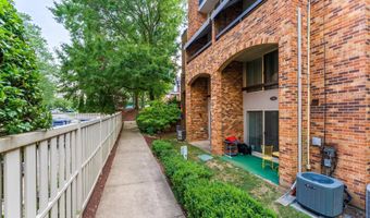1763 S HAYES St 2, Arlington, VA 22202