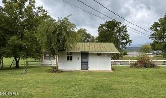 17 Moore St, Andrews, NC 28901