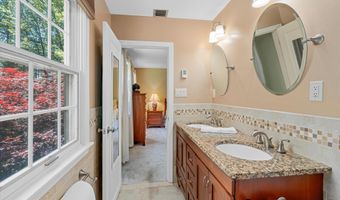 10 Buttonwood Rd, Bedford, NH 03110