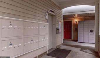 244 S REYNOLDS St 303, Alexandria, VA 22304