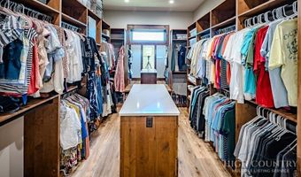 534 Farm Loop Rd, Banner Elk, NC 28604