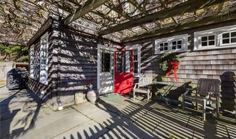 41 Walcott Ave, Jamestown, RI 02835