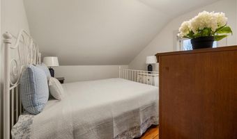 35 Marsh St, Newport, RI 02840