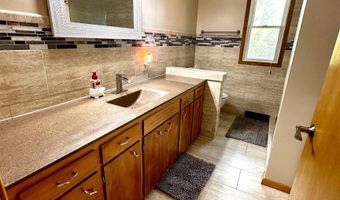 1227 E Linden St, Algona, IA 50511