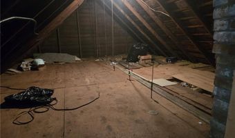 18916 166th St, Basehor, KS 66007