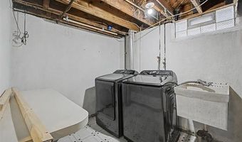 9952 Park Ave, Allen Park, MI 48101
