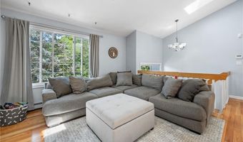 153 Grandview Ave, Lincoln, RI 02865