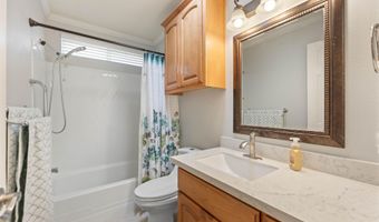 6766 Drake Dr, Anderson, CA 96007