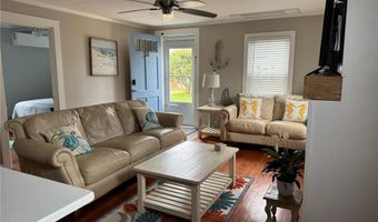 53 Center Ave, Middletown, RI 02842