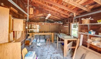 2020 Country Club Dr, Alton, IL 62002