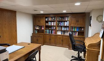 1899 Eisenhower Cir, Aberdeen, SD 57401