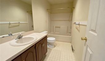 515 Ponds Edge Ln, Allentown, PA 18104
