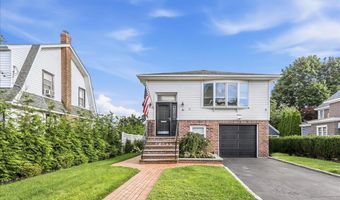 16 Netz Pl, Albertson, NY 11507