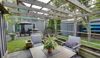 45 Burnside Ave, Newport, RI 02840